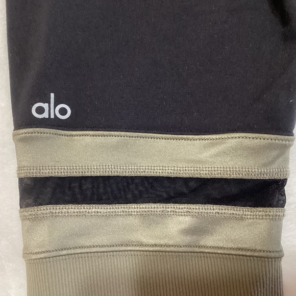 Alo Yoga Player 7/8 Leggings Size Small Black Green Colorblock Activewear - Picture 4 of 9